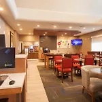 Holiday Inn Express & Suites